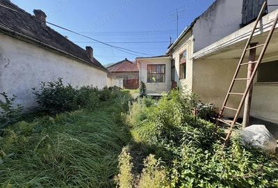 Casă cu 2 camere cu Teren 348 Mp în Sud