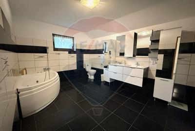 Casă cu 5 camere cu Teren 6117 Mp în Voislova - 12