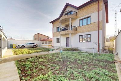 Casă cu 7 camere cu Teren 423 Mp în Central