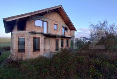 Casa la rosu cu 4 camere, 80 mp utili+teren 861 mp+teren 250 mp, zona Leoni - 3
