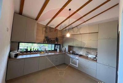 Casă cu 5 camere cu Teren 450 Mp în Central - 16