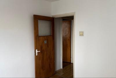 Apartament cu 3 camere decomandat, mobilat în Titan - 12