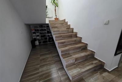 Vila cu 4 .camere 3. bai --249 mp utili - teren 881mp - 21