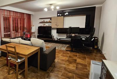 Apartament cu 2 camere semidecomandat, mobilat în Decebal