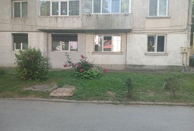 Apartament cu 3 camere decomandat în Caracal - 8
