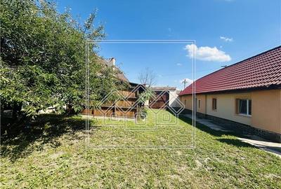 Casa in Sibiu - Vurpar - 2 constructii in curte - Gradina mare - 10