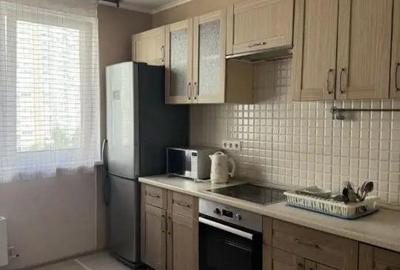 Garsonieră decomandată în Titan