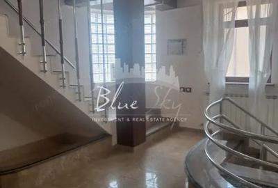 Casă cu 8 camere cu Canalizare în Km 5 - 25