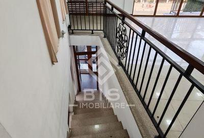 Spațiu comercial, de 90 mp, în Central - 3