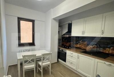 Apartament cu 4 camere semidecomandat în Bucureștii Noi