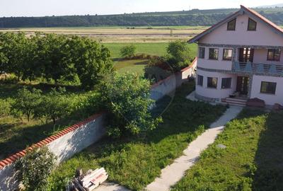 Casă individuală cu 5 camere în Sud