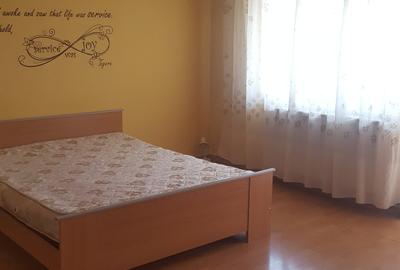 Garsonieră decomandată, mobilată în Lunei