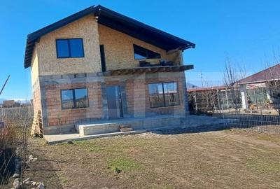 Casă individuală cu 4 camere cu Teren 560 Mp în Stupini - 2