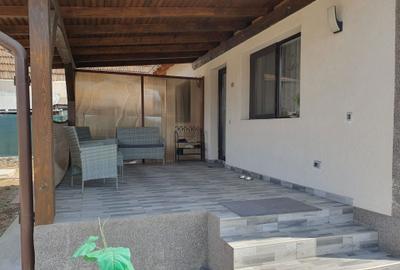 Casă cu 3 camere cu Canalizare în Central - 1