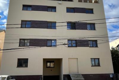 Spatiu comercial cu multiple destinatii parter bloc - 2