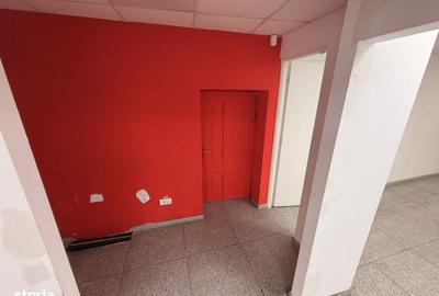 Spațiu comercial, de 40 mp, în Central - 3