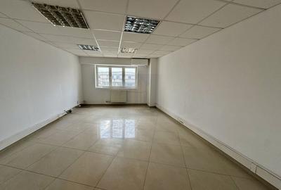 Birou, de 27 mp, în P-ța Unirii - 2