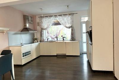 Casă cu 4 camere cu Teren 750 Mp în Central