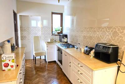 Casa individuala cu arhitectura clasica, renovata exterior, ultracentrala - 9