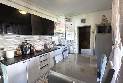 Casă cu 3 camere cu Teren 5800 Mp în Central - 10