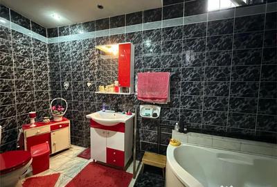 Casă cu 7 camere cu Teren 900 Mp în Central - 12