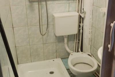Garsonieră decomandată în Titan