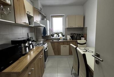 Apartament cu 2 camere decomandat în Tractorul