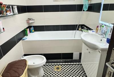 4 camere Magheru, interbelic, circular,2 balcoane, 2 băi geam, terasă, boxă, ASE - 9