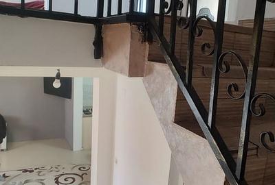 Casă cu 4 camere cu Canalizare în Exterior Vest