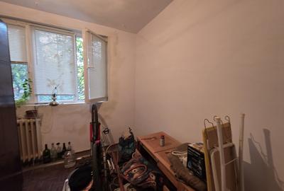 Titan, 10 minute metrou si parc IOR, chiar pe strada Postavarul, stradal - 4