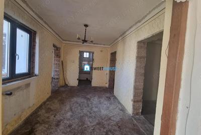 Casa de vanzare cu 4 camere si anexe in Fagaras. - 2