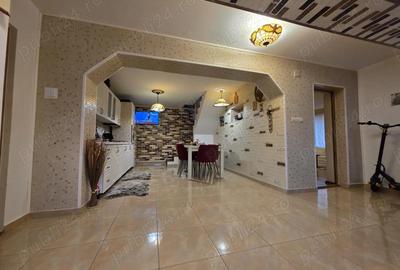 Casa spa?ioasa cu etaj, utilita?i complete ?i piscina Simeria, HD - 8