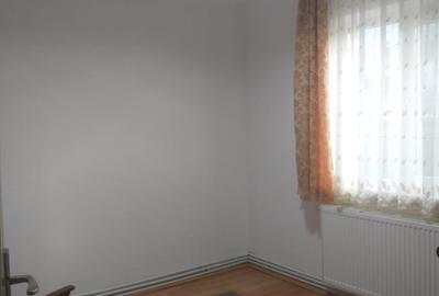Apartament 2 camere, semidecomandate, cartier Blocuri-Zarnesti mobilat +utilat - 4