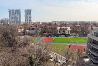 Apartament cu 3 camere semidecomandat în Floreasca