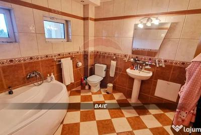 Casă cu 10 camere cu Teren 1400 Mp în Independenței - 10