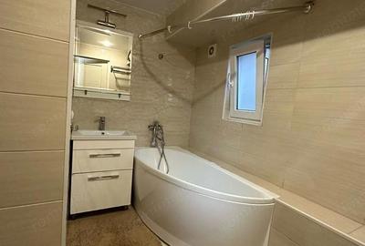 Garsonieră decomandată în Titan