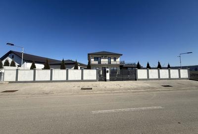 Casă cu 4 camere cu Teren 160 Mp în Central - 5