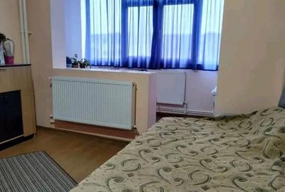 Apartament cu 2 camere decomandat în Micro 20 - 2