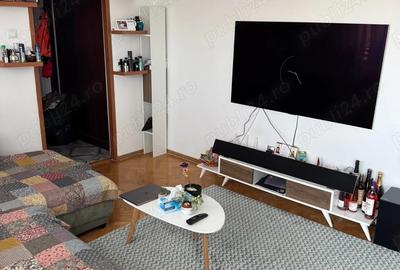 Apartament cu 3 camere semidecomandat în Gorjului