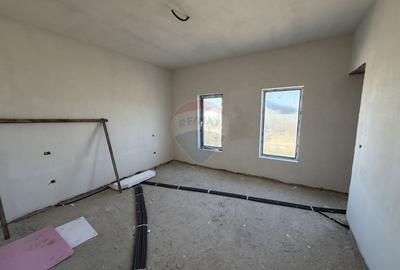 Casă cu 4 camere cu Teren 470 Mp în Câmpineanca - 14