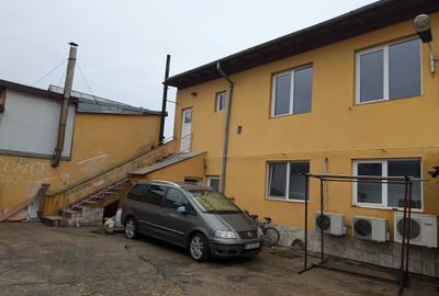 Casă cu 7 camere în Industriilor