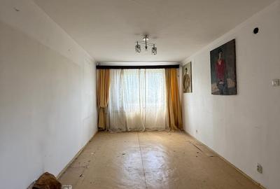Apartament cu 3 camere semidecomandat în Gorjului