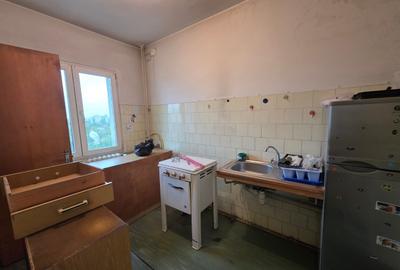 Titan, 5 minute metrou, pe strada Adjud, bloc reabilitat, decomandat, - 6