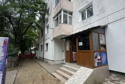 Apartament cu 2 camere decomandat în Nicolina