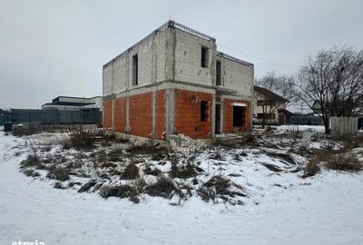 Casă cu 4 camere cu Teren 500 Mp în Cornetu