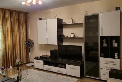 Vand Apartament 4 camere decomandat, zona excelenta