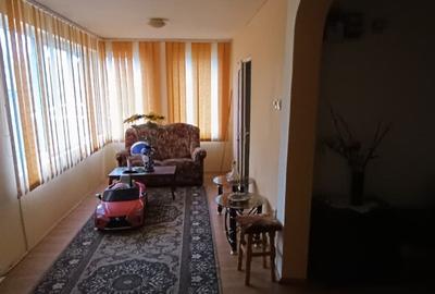 Casă cu 4 camere cu Teren 2800 Mp în Grădinari - 3