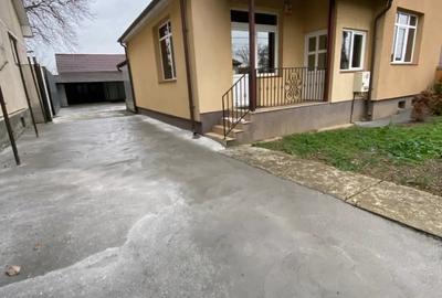 Casa de vanzare in orasul Livada - 2