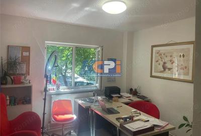 Spațiu comercial, de 82 mp, în Central - 10