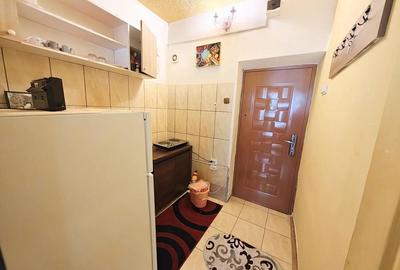 Vand garsoniera in Hunedoara, zona centrala, langa pietonala Corvin, etaj 2, 23.000 euro neg - 5